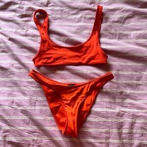 Triangl bikini in red size small